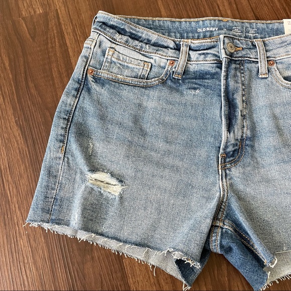 NWT Old Navy High-Waisted O.G. Straight Ripped
Cut-Off Jean Shorts 3” inseam - Picture 6 of 15